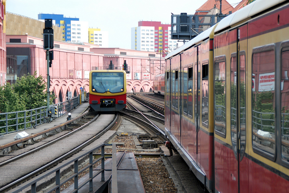 Berliner S-Bahn kommt anderer S-Bahn entgegen