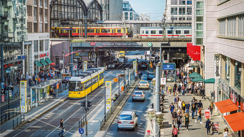 Verkehr an der Friedrichstraße in Berlin